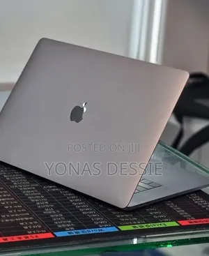 New Laptop Apple MacBook Pro 2018 32GB Intel Core i7 SSD 1T