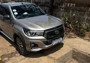 Toyota Hilux 2020 Gray