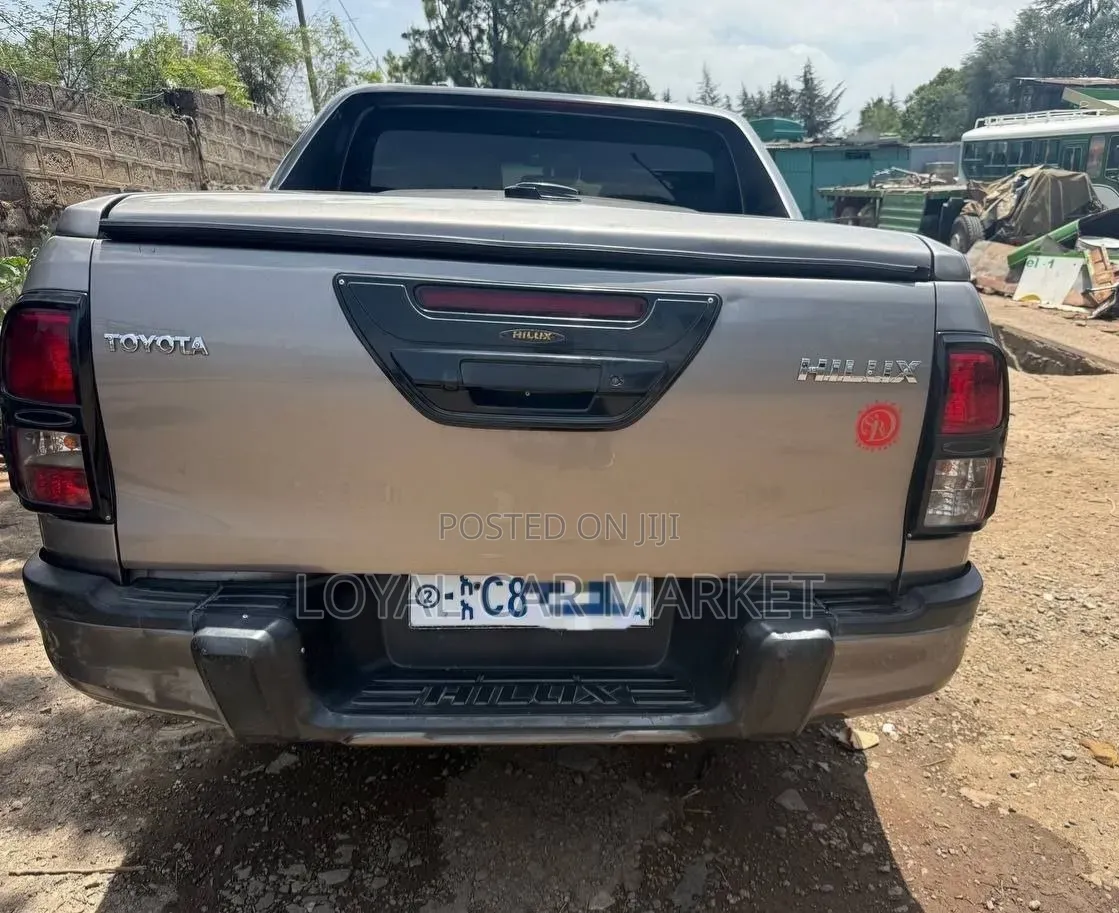 Toyota Hilux 2020 Gray