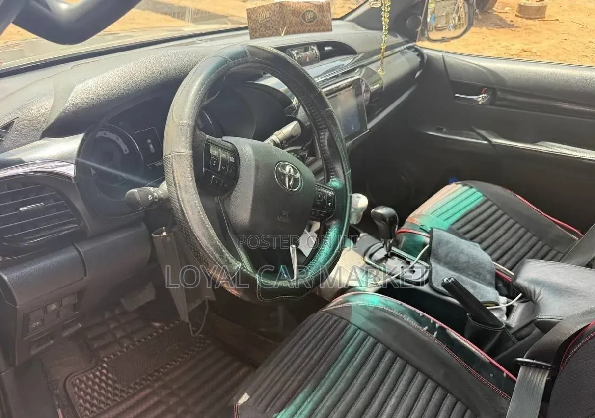 Toyota Hilux 2020 Gray