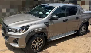 Toyota Hilux 2020 Gray