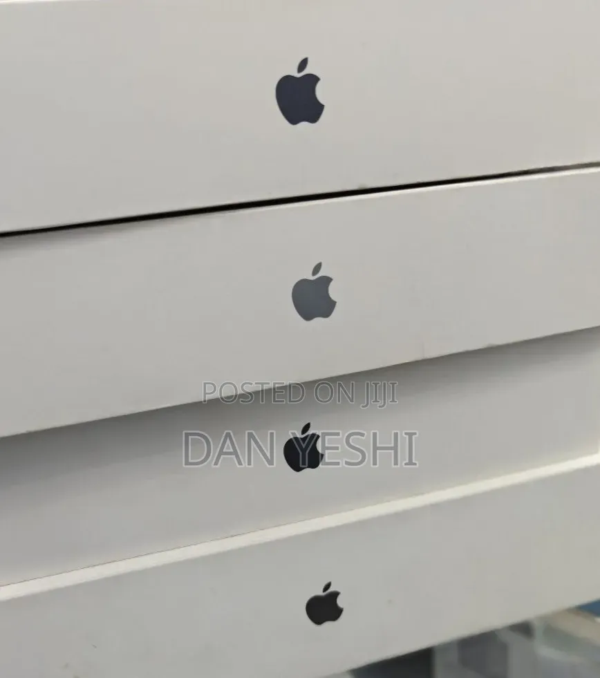 New Laptop Apple MacBook Pro 2025 M5 36GB Apple M5 SSD 2T