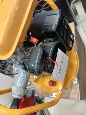 የኮንክሪት ቫይብሬተር (Concrete Vibrator) ያሳያል።