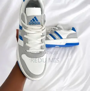 New Adidas Men Shoe /