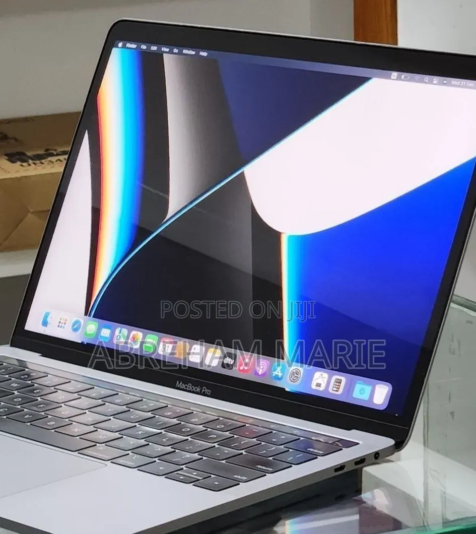 New Laptop Apple MacBook Pro 2019 16GB Intel Core i7 SSD 512GB