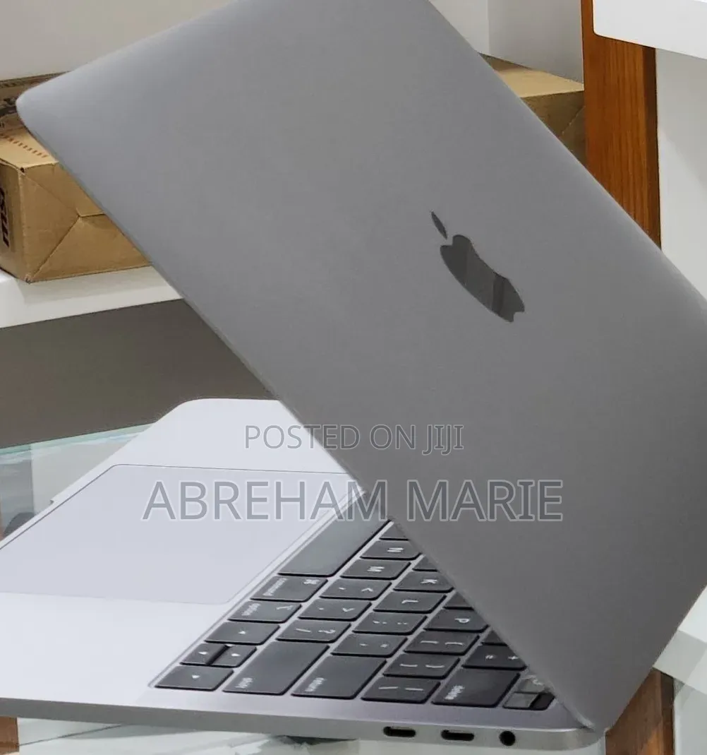 New Laptop Apple MacBook Pro 2019 16GB Intel Core i7 SSD 512GB