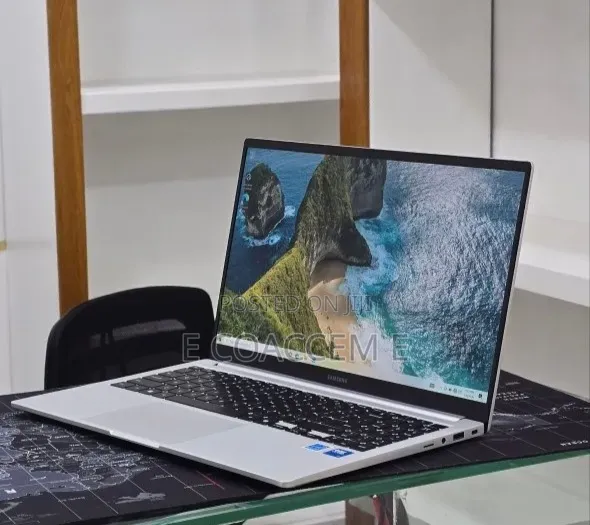 New Laptop Samsung 16GB Intel Core 7 SSD 512GB