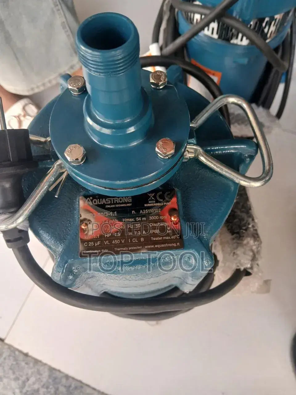 Aquastrong QD10-20/3-1.5 Submersible Cast-Iron Water Pump With a 2 HP