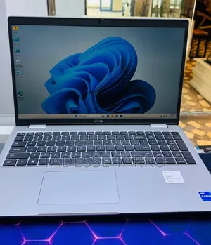 New Laptop Dell Precision 3581 16GB Intel Core i7 SSD 1T