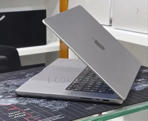 New Laptop Apple MacBook 32GB SSD 512GB
