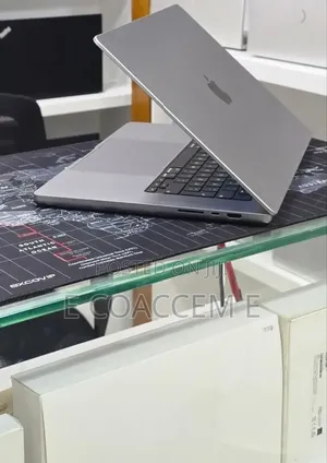 New Laptop Apple MacBook 32GB SSD 512GB