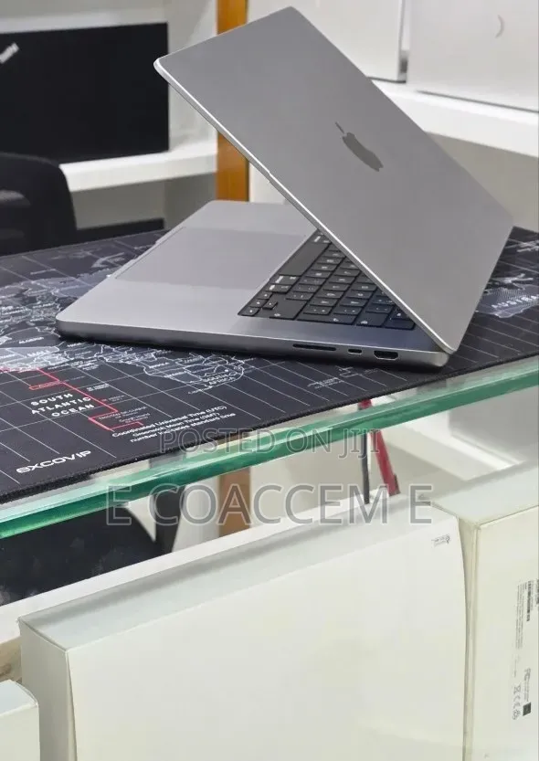 New Laptop Apple MacBook 32GB SSD 512GB