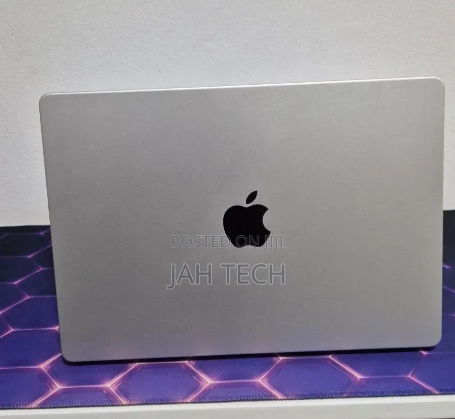 New Laptop Apple MacBook Pro 2024 M4 16GB Apple M4 Pro SSD 512GB