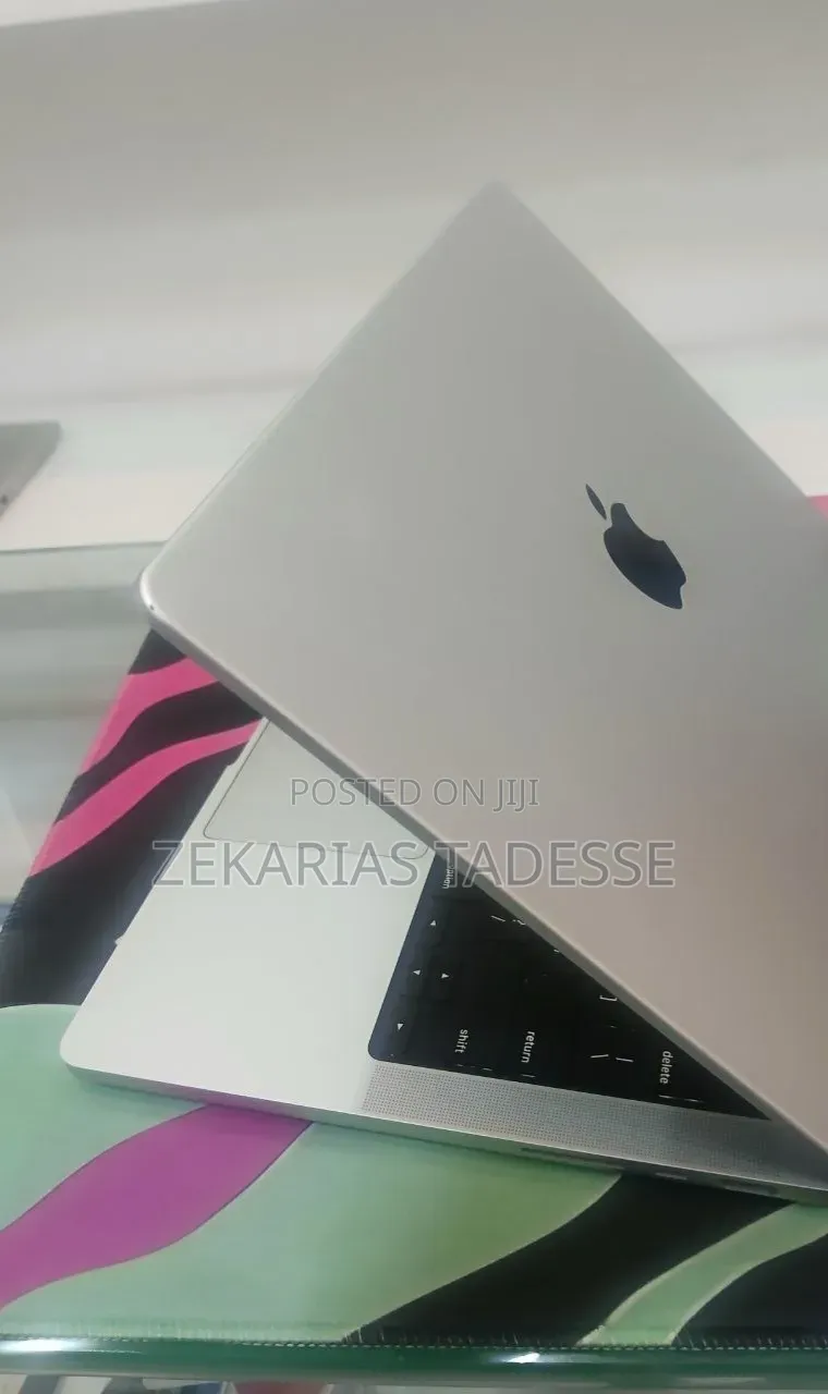 New Laptop Apple MacBook Pro 2021 M1 16GB Apple M1 Pro SSD 512GB