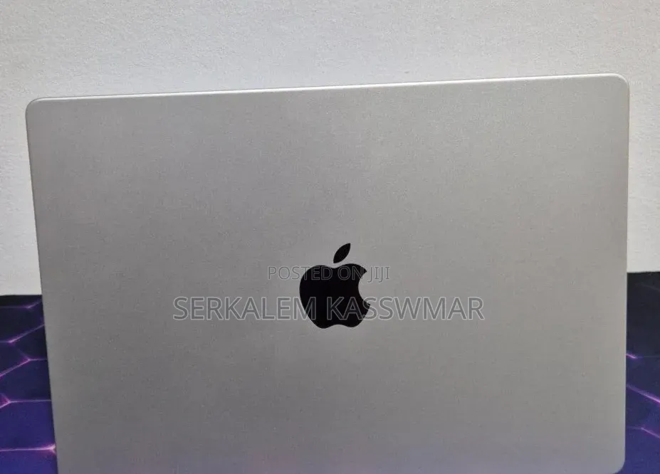 New Laptop Apple MacBook Pro 2024 M4 16GB Apple M4 SSD 512GB