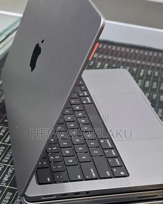 New Laptop Apple MacBook Pro 2021 M1 16GB Apple M1 SSD 512GB