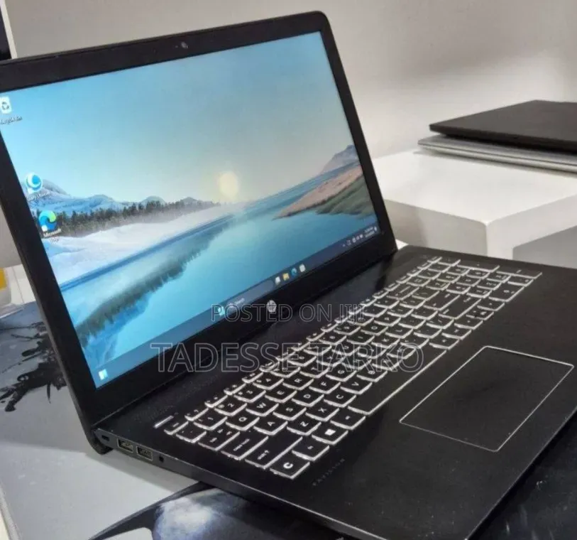 New Laptop HP Pavilion 15 8GB Intel Core i7 SSD 256GB
