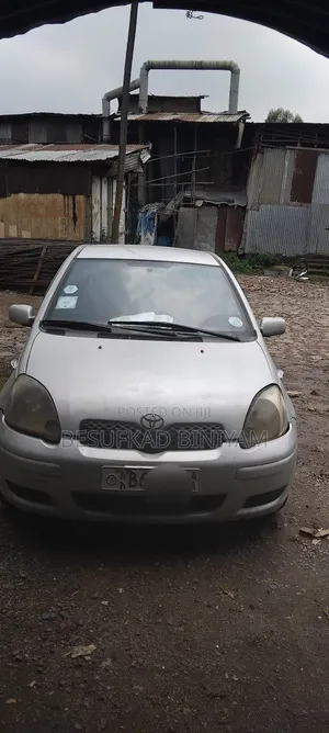 Toyota Vitz 2004 Silver