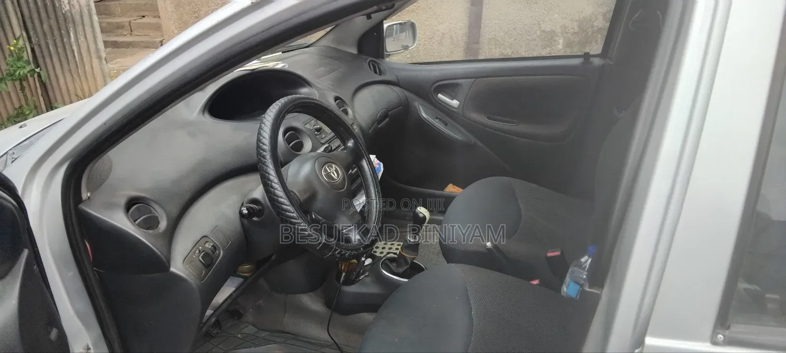 Toyota Vitz 2004 Silver