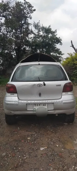 Toyota Vitz 2004 Silver