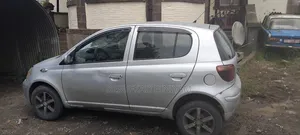Toyota Vitz 2004 Silver