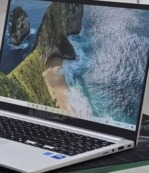 New Laptop Samsung Galaxy Book4 16GB Intel Core i7 SSD 512GB