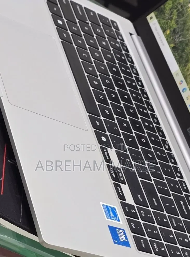 New Laptop Samsung Galaxy Book4 16GB Intel Core i7 SSD 512GB