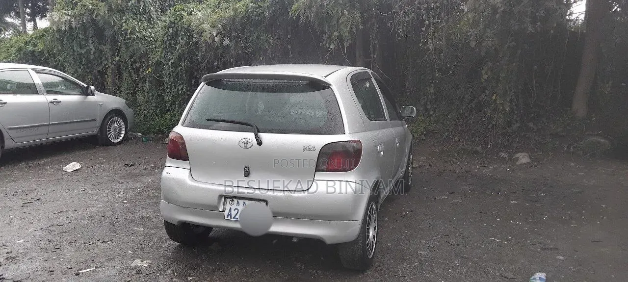 Toyota Vitz 2001 Silver