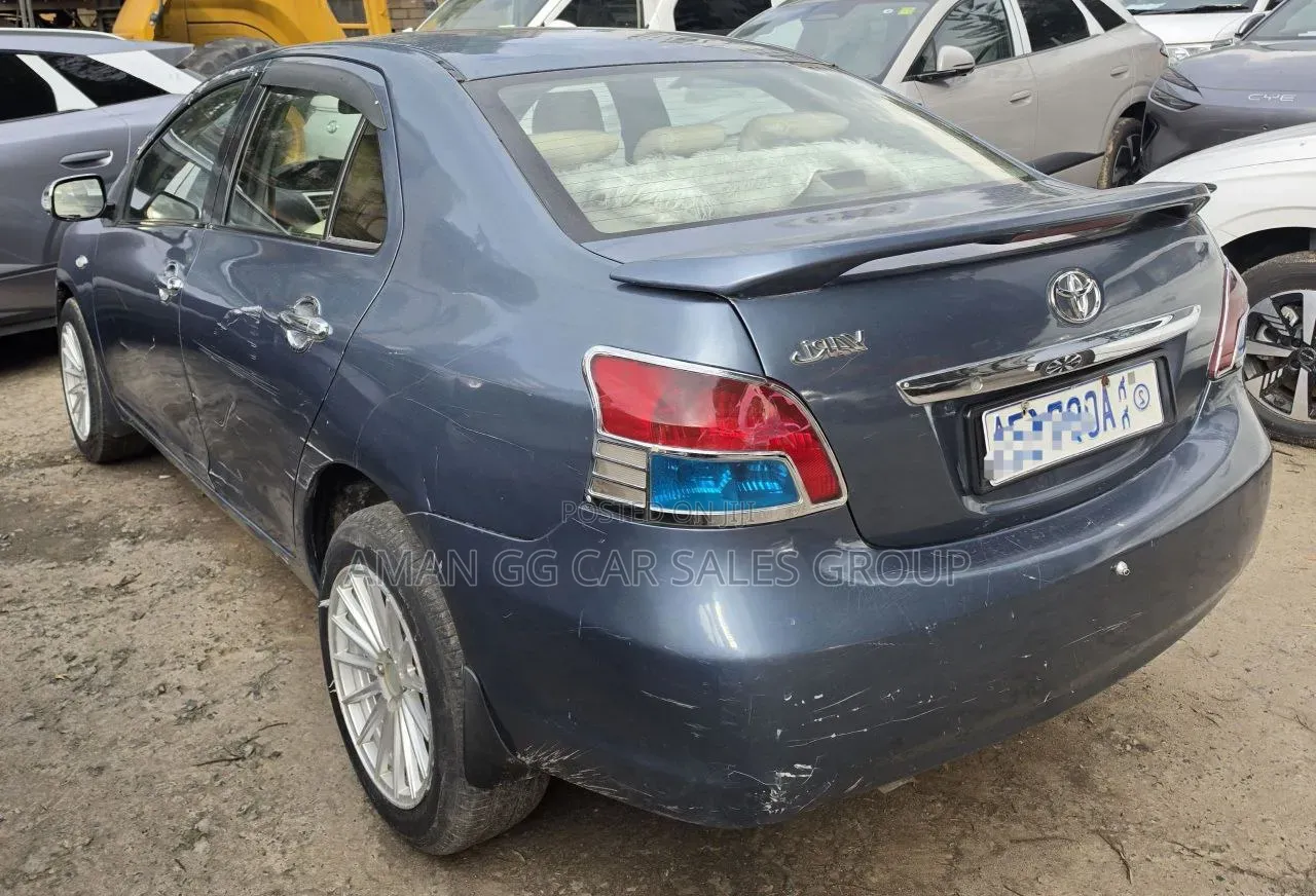 Toyota Yaris 2007 Gray