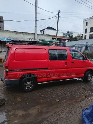 Toyota HiAce 2005 Red