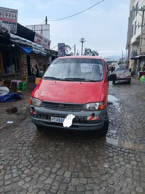 Toyota HiAce 2005 Red