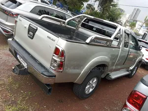 Toyota Hilux 2011 Purple