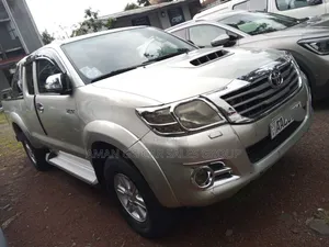 Toyota Hilux 2011 Purple