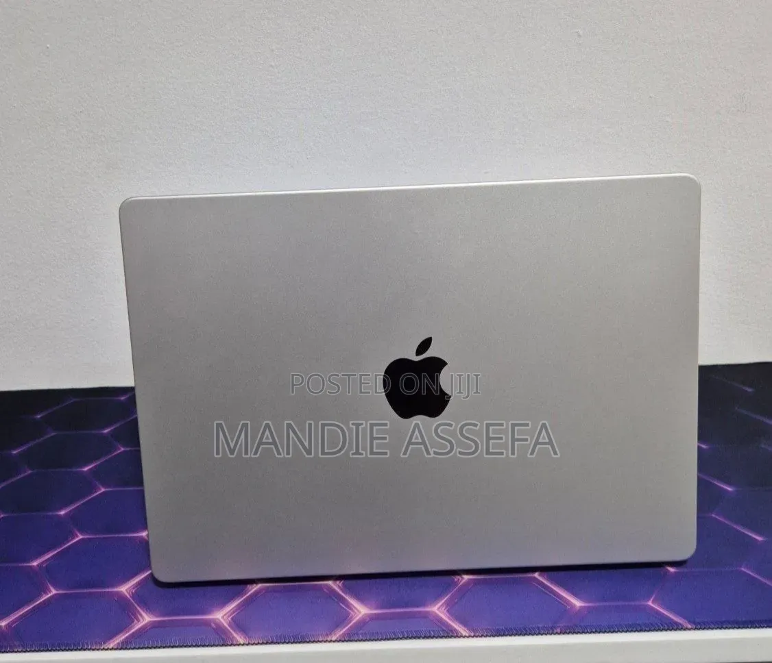 New Laptop Apple MacBook Pro 2024 M4 16GB Apple M4 SSD 512GB