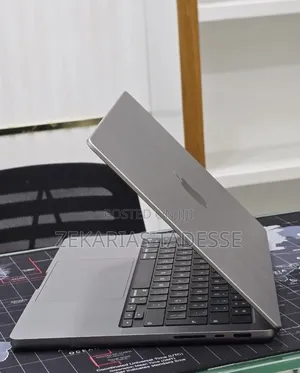 New Laptop Apple MacBook Pro 2020 32GB Apple M1 SSD 512GB