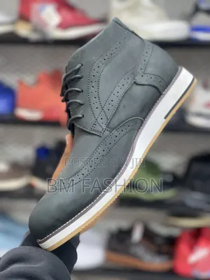 Clarks Hybrid Mid-Top Chukka Boot