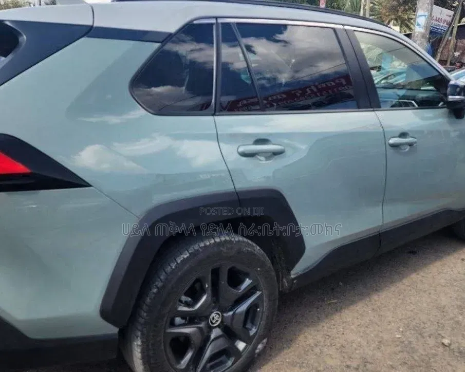 Toyota RAV4 2023 Orange