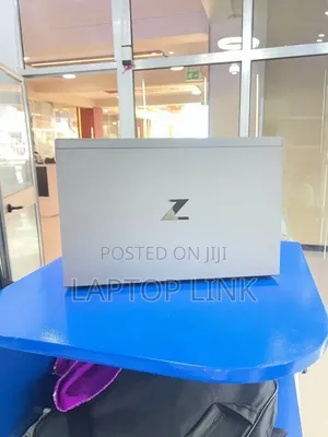New Laptop HP ZBook Firefly G8 16GB Intel Core i7 SSD 512GB