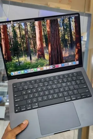 New Laptop Apple MacBook Pro 2023 M3 18GB Apple M3 Pro SSD 512GB