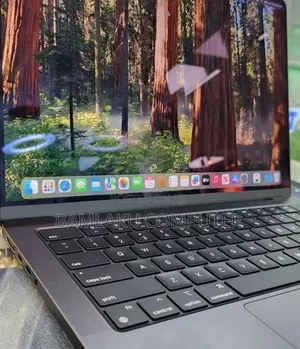 New Laptop Apple MacBook Pro 2023 M3 18GB Apple M3 Pro SSD 512GB