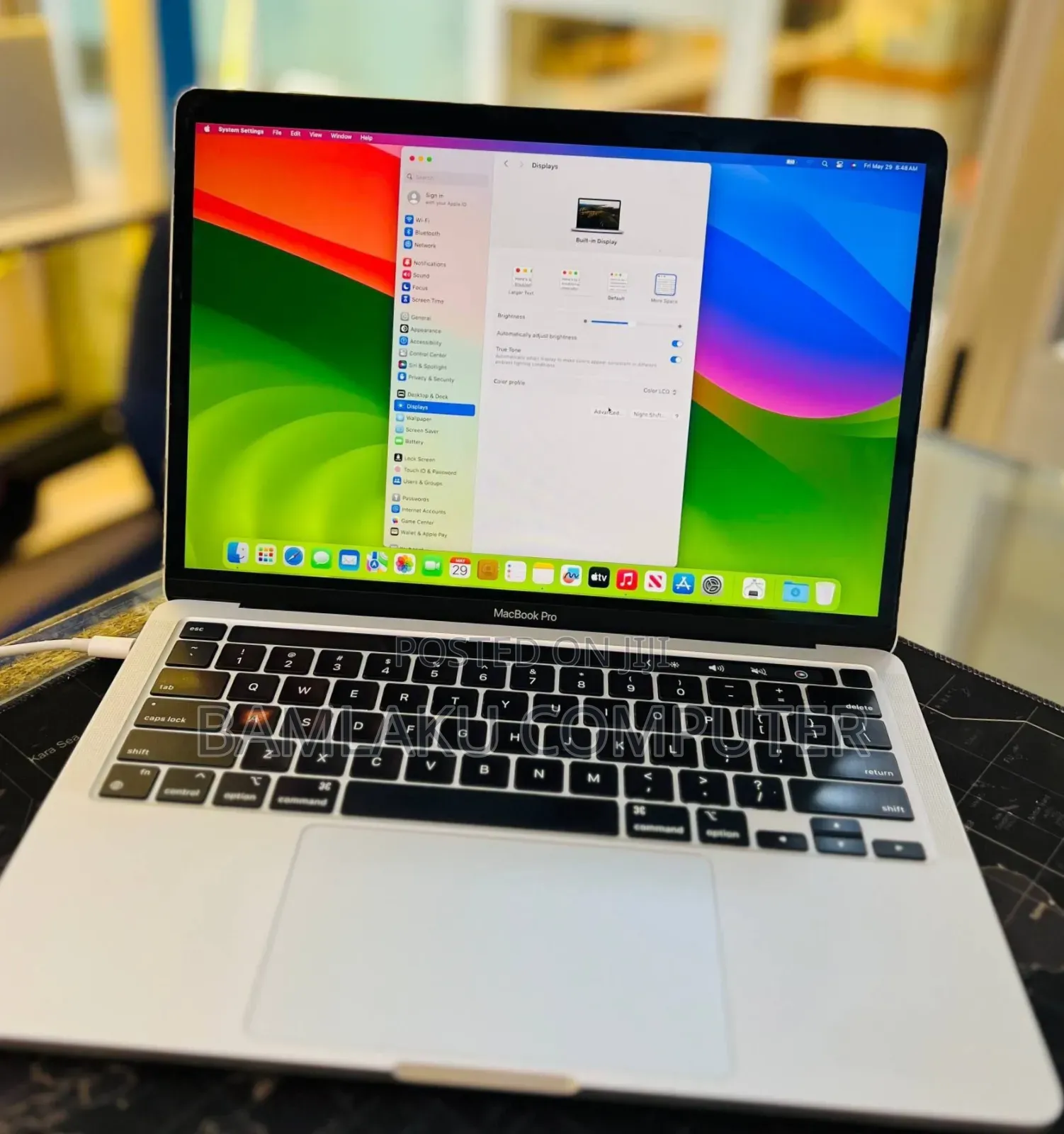 New Laptop Apple MacBook Pro 2020 M1 16GB Apple M1 Pro SSD 256GB