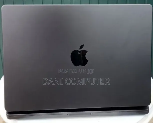 New Laptop Apple MacBook Pro 18GB Intel Core M3 SSD 512GB