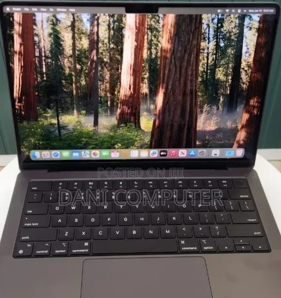 New Laptop Apple MacBook Pro 18GB Intel Core M3 SSD 512GB