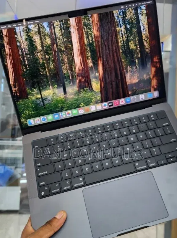New Laptop Apple MacBook Pro 18GB Intel Core M3 SSD 512GB