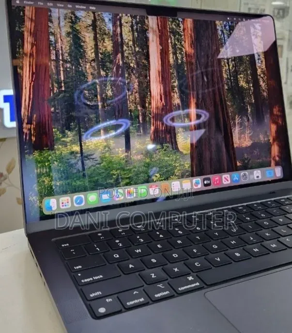 New Laptop Apple MacBook Pro 18GB Intel Core M3 SSD 512GB
