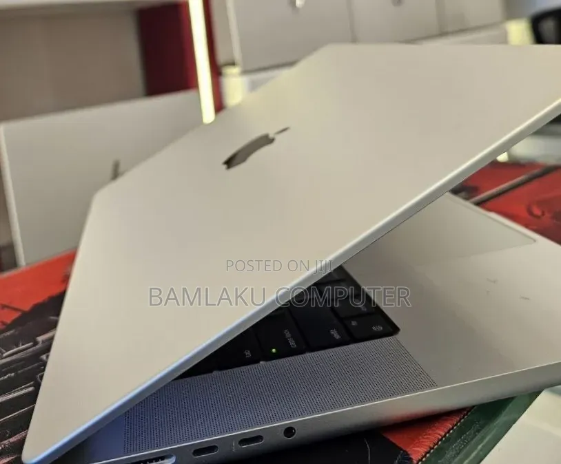 New Laptop Apple MacBook Pro 2021 M1 16GB Apple M1 Pro SSD 512GB