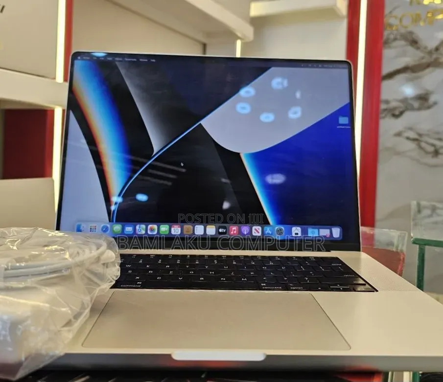 New Laptop Apple MacBook Pro 2021 M1 16GB Apple M1 Pro SSD 512GB