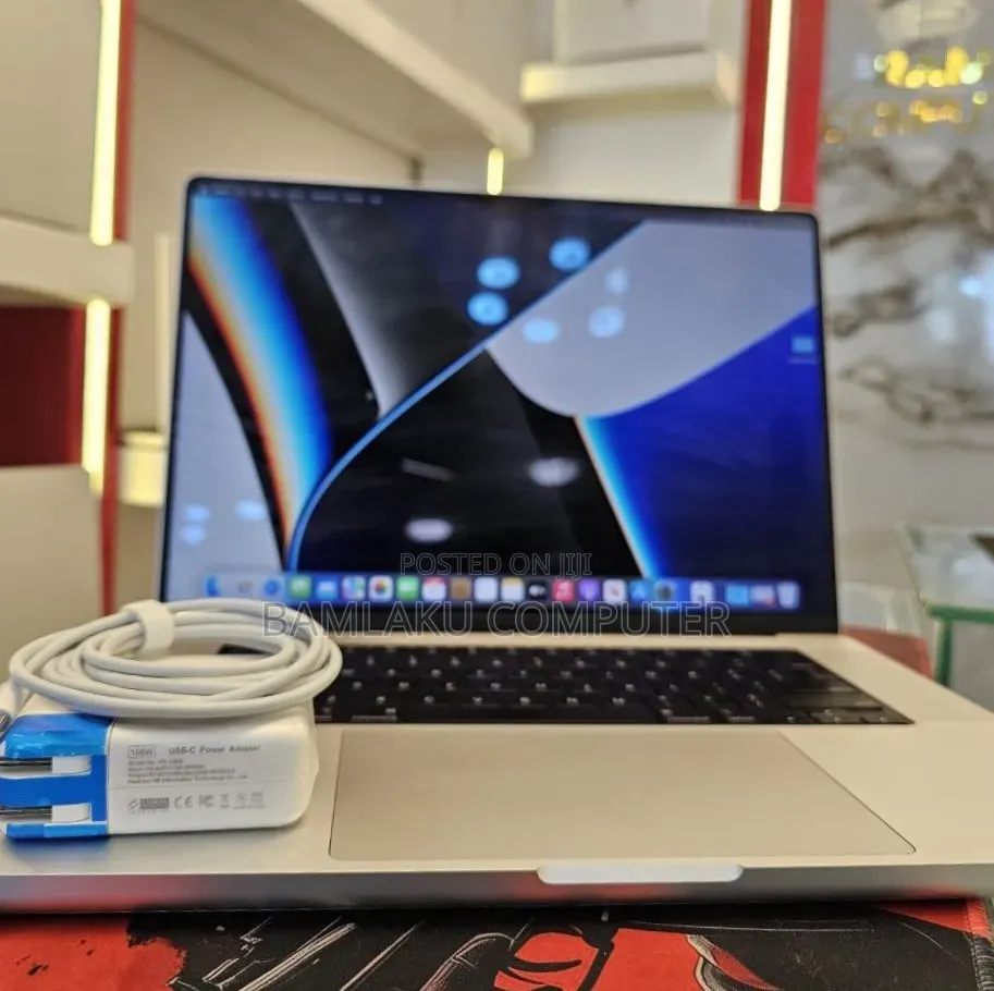 New Laptop Apple MacBook Pro 2021 M1 16GB Apple M1 Pro SSD 512GB