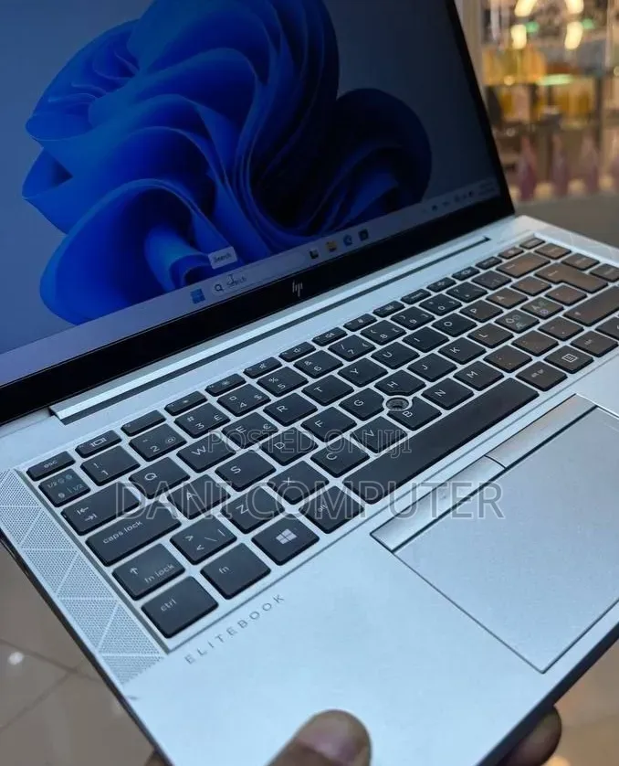 New Laptop HP EliteBook 840 G8 16GB Intel Core i5 SSD 512GB