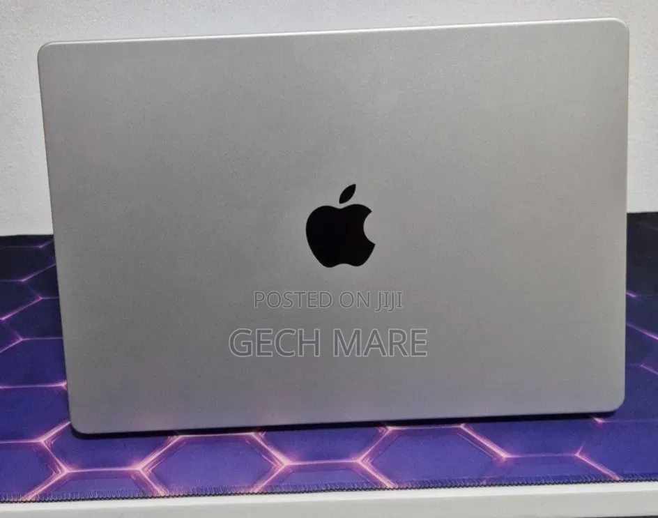 New Laptop Apple MacBook Pro 2024 M4 16GB Apple M4 Pro SSD 512GB